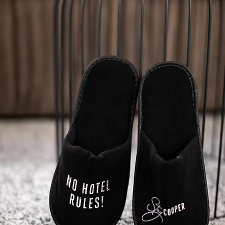 Cooper L Laubenhaus Bolzano