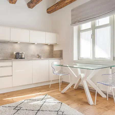 Cooper L Laubenhaus 아파트 *