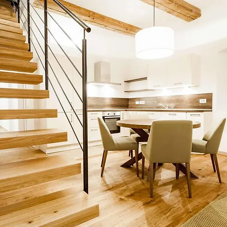 Cooper L Laubenhaus 아파트